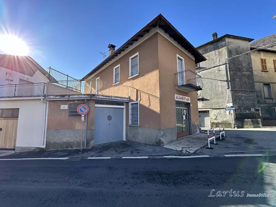 Immagine 2 di Casa indipendente in vendita  a Valbrona