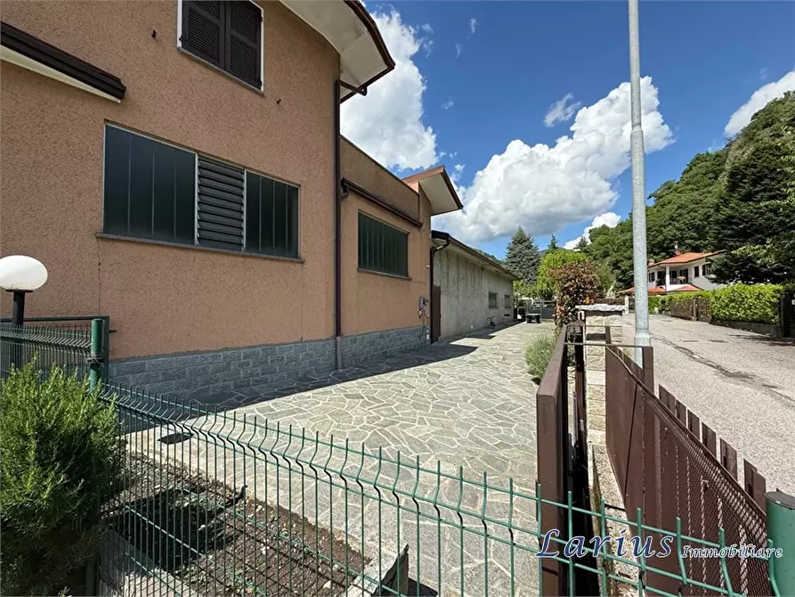 Immagine 1 di Magazzino in vendita  3 a Canzo