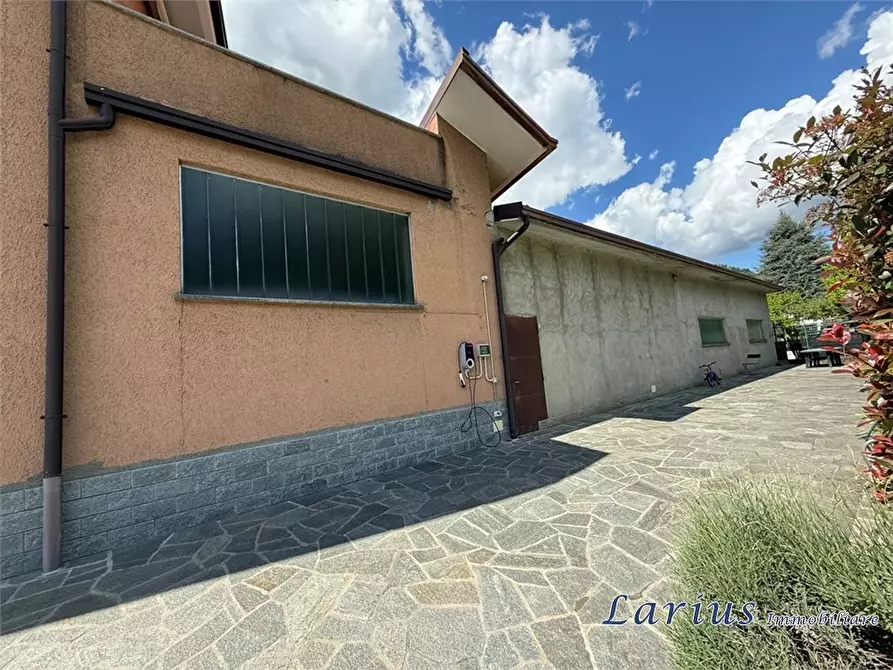 Immagine 3 di Magazzino in vendita  3 a Canzo