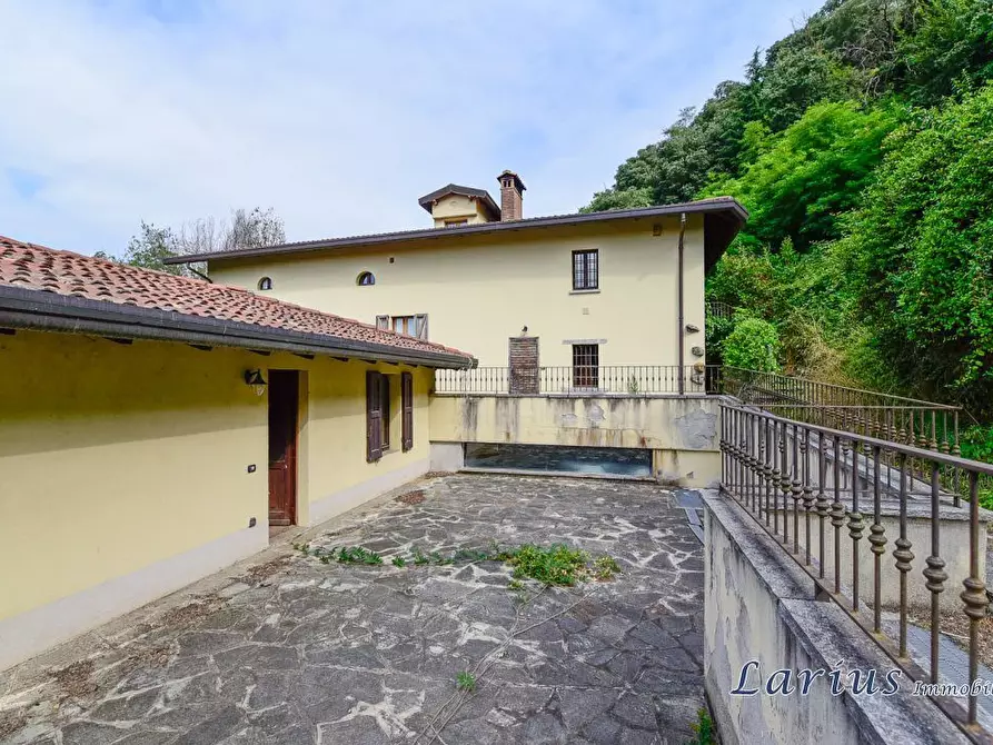 Immagine 7 di Casa indipendente in vendita  7 a Castello Di Brianza