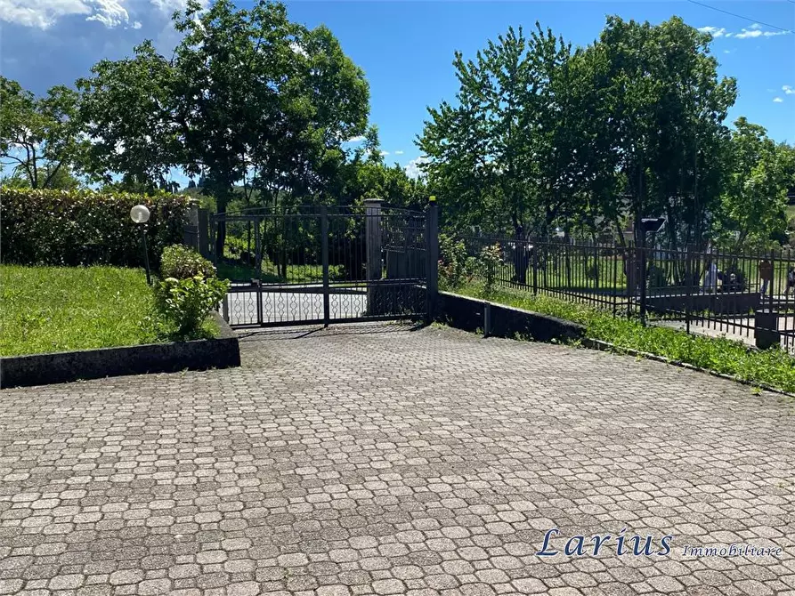 Immagine 8 di Villa in vendita  56 a Cassago Brianza