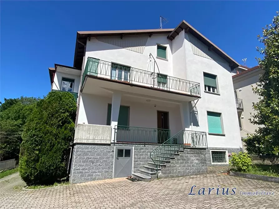 Immagine 1 di Villa in vendita  56 a Cassago Brianza