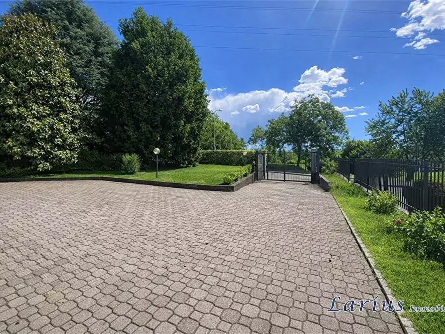 Immagine 7 di Villa in vendita  56 a Cassago Brianza