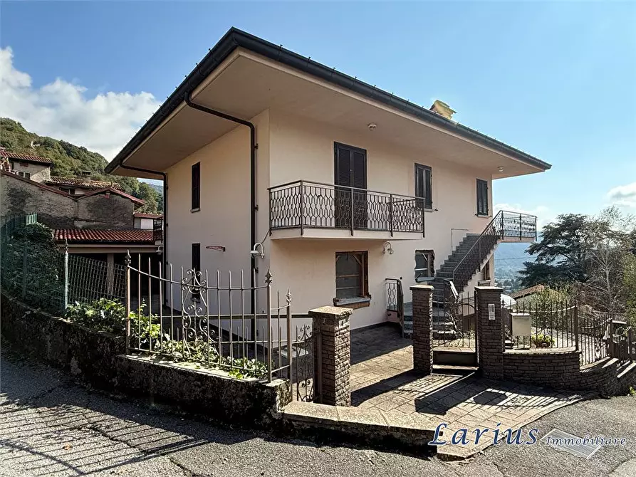 Immagine 4 di Villa in vendita  4 a Asso