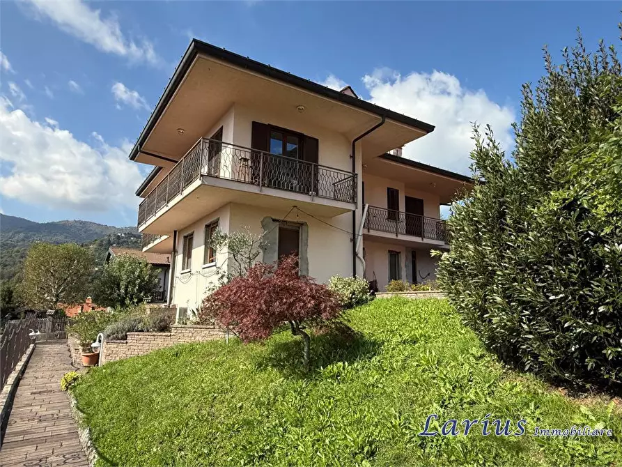 Immagine 1 di Villa in vendita  4 a Asso