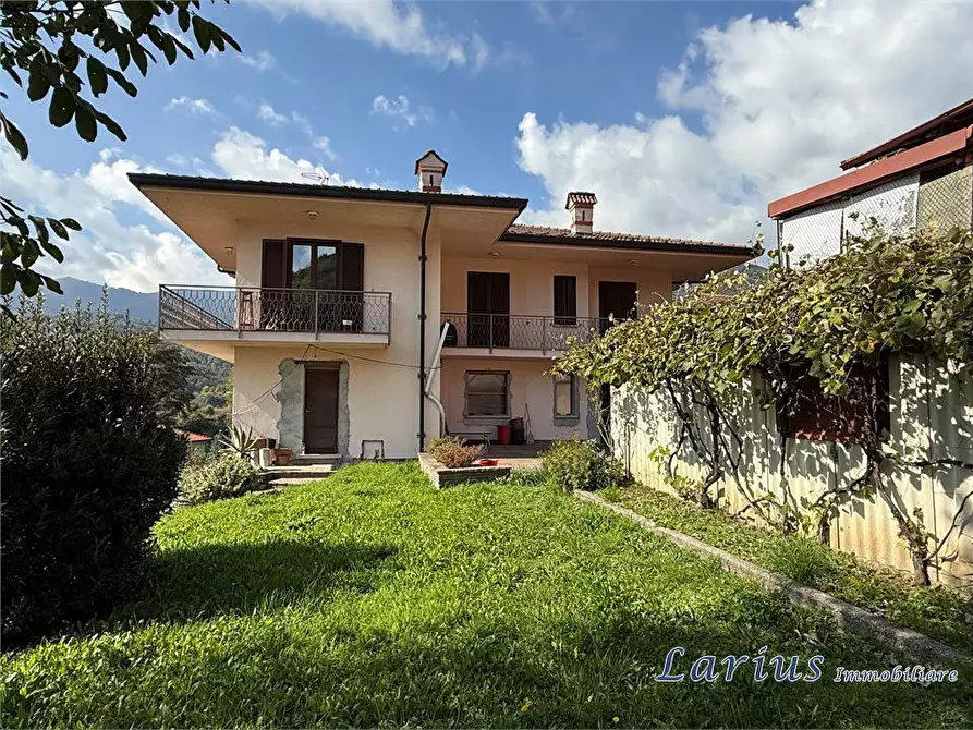 Immagine 2 di Villa in vendita  4 a Asso