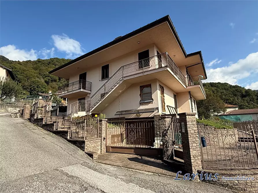 Immagine 8 di Villa in vendita  4 a Asso