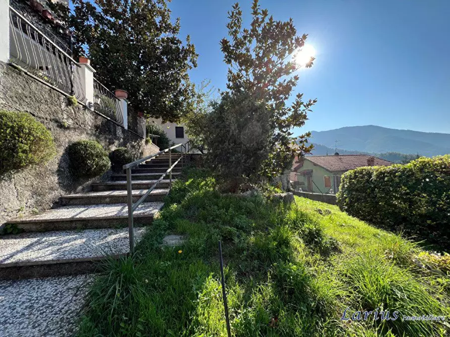 Immagine 10 di Villa in vendita  5 a Asso