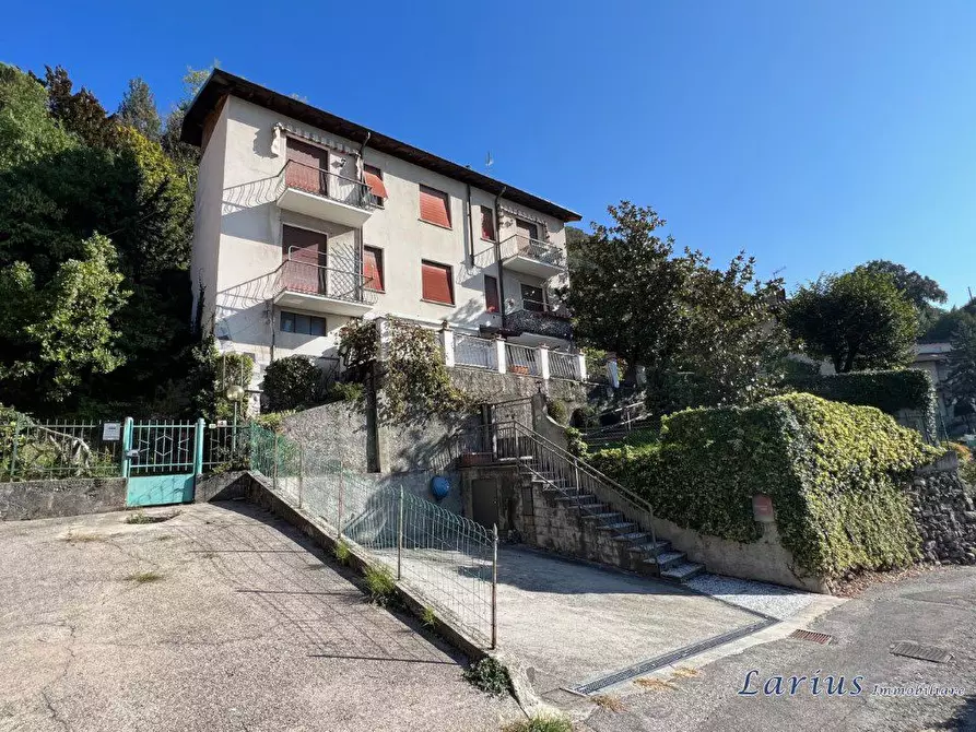 Immagine 2 di Villa in vendita  5 a Asso