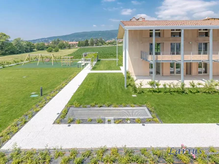 Immagine 5 di Villa in vendita  20 a Erba