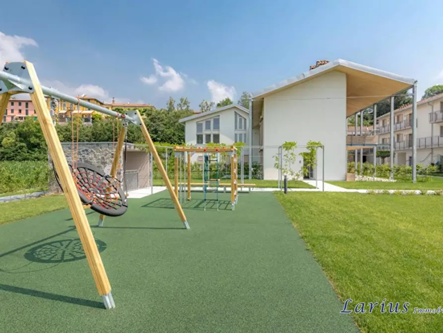 Immagine 6 di Villa in vendita  20 a Erba