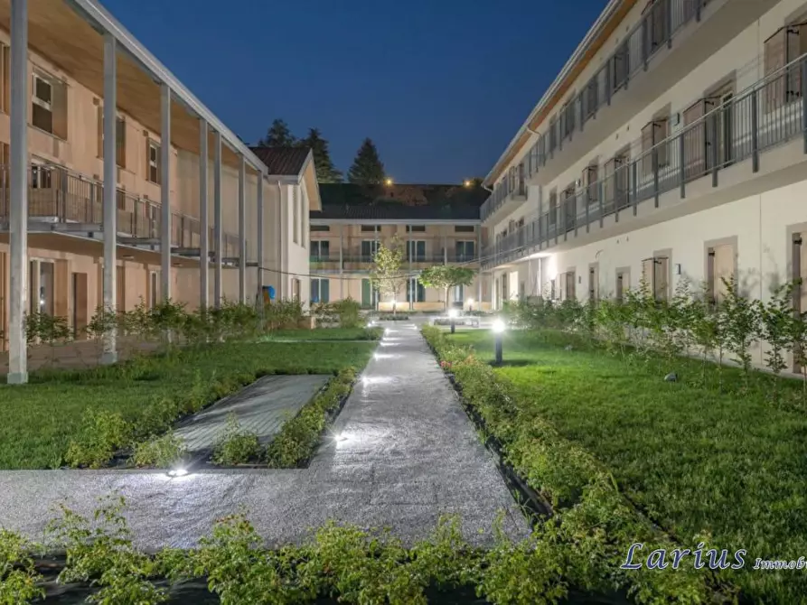 Immagine 2 di Villa in vendita  20 a Erba