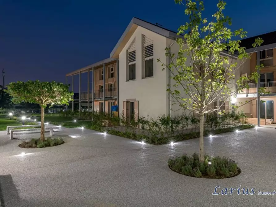 Immagine 3 di Villa in vendita  20 a Erba