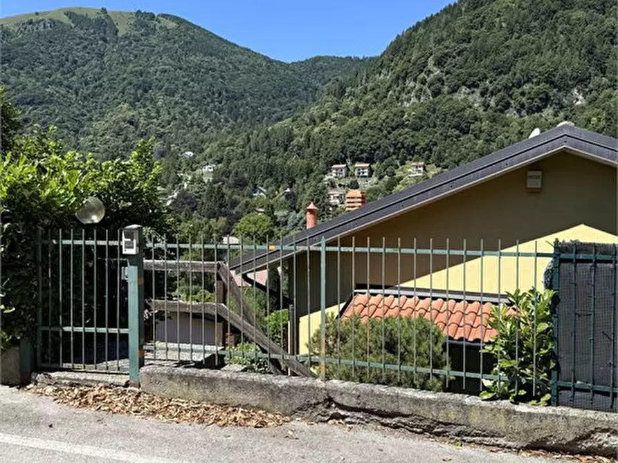 Immagine 2 di Villetta a schiera in vendita  a Magreglio