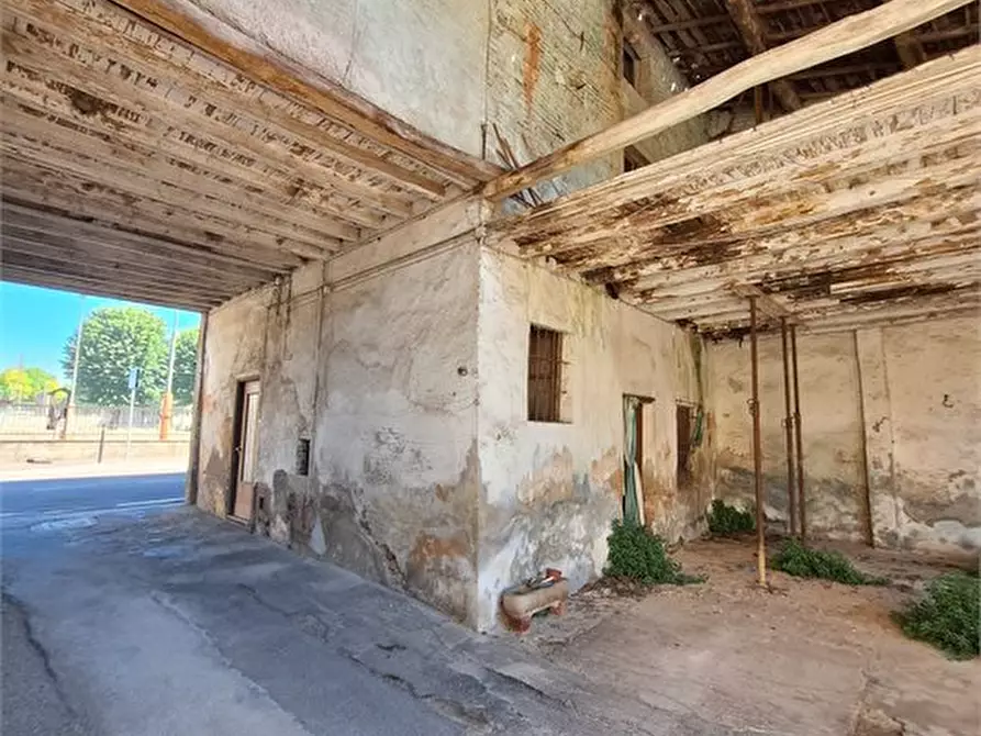 Immagine 3 di Rustico / casale in vendita  a Capriano Del Colle