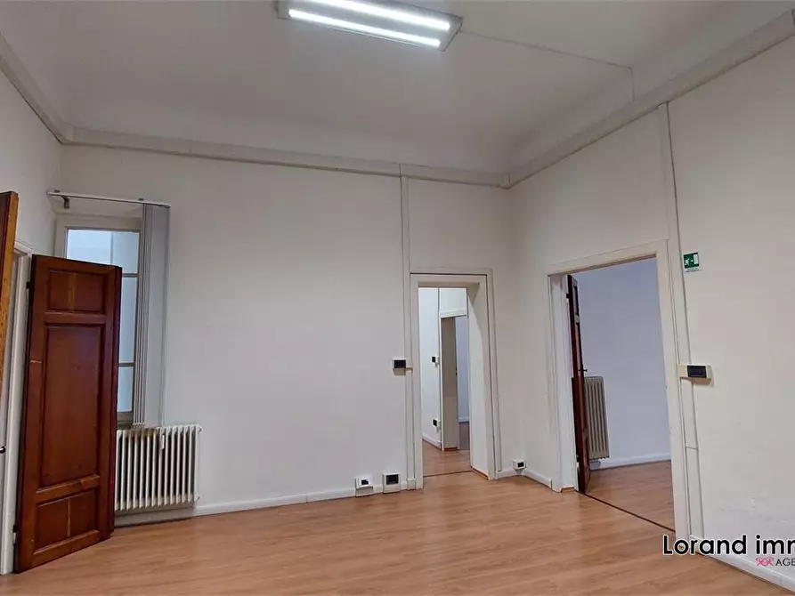 Immagine 1 di Ufficio in affitto  a Pisa