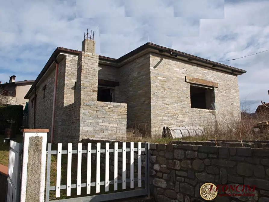 Immagine 1 di Villa in vendita  a Villafranca In Lunigiana