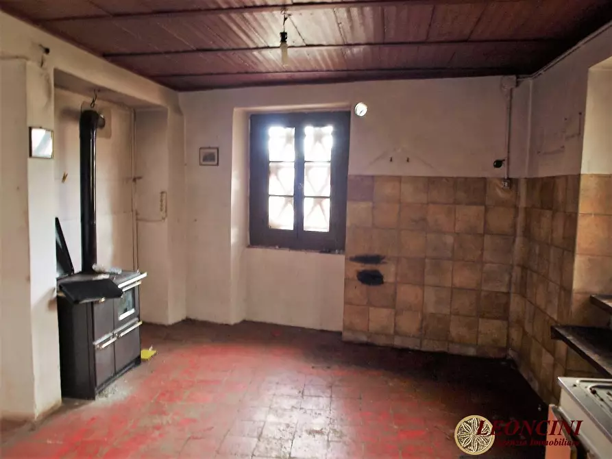 Immagine 4 di Rustico / casale in vendita  a Tresana