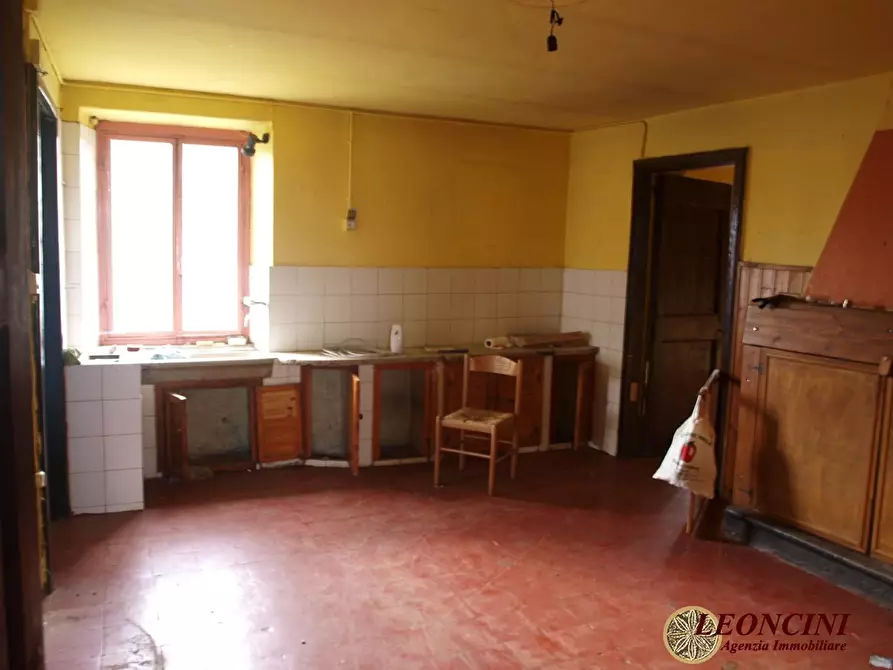 Immagine 5 di Rustico / casale in vendita  a Tresana