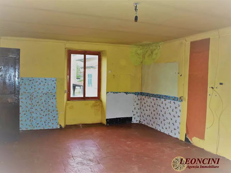 Immagine 8 di Rustico / casale in vendita  a Tresana