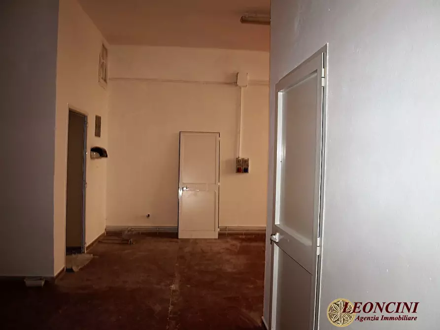 Immagine 3 di Negozio in affitto  a Villafranca In Lunigiana