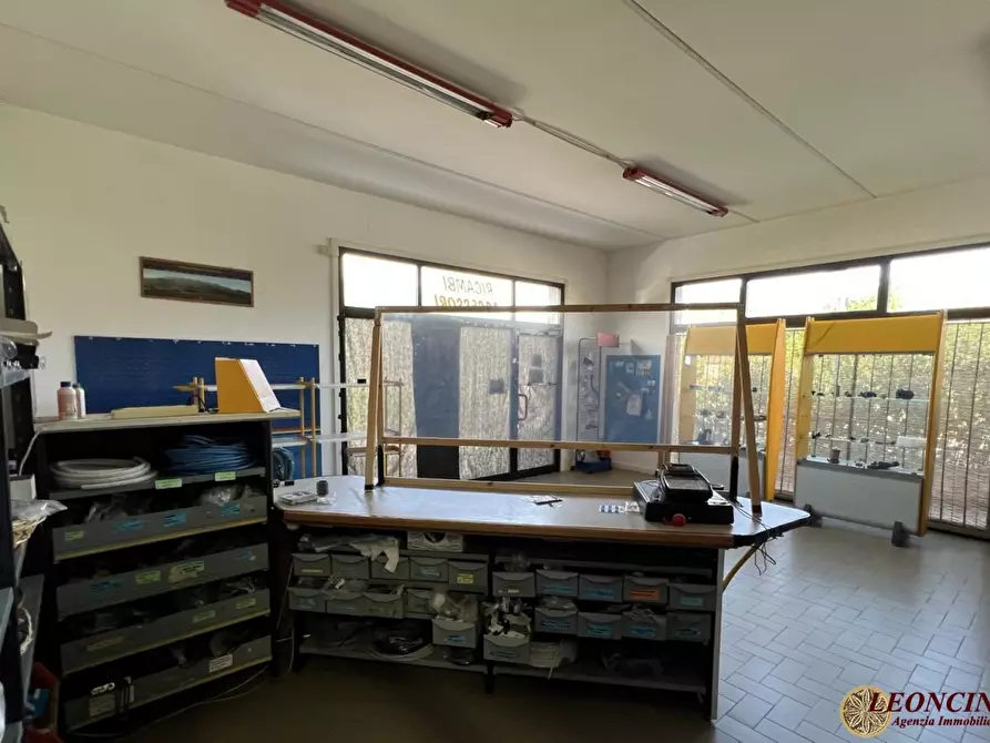 Immagine 3 di Capannone industriale in vendita  22 a Pontremoli