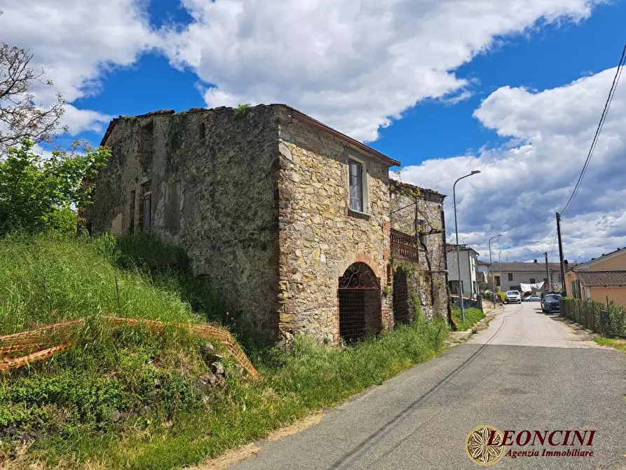 Immagine 1 di Rustico / casale in vendita  12 a Villafranca In Lunigiana