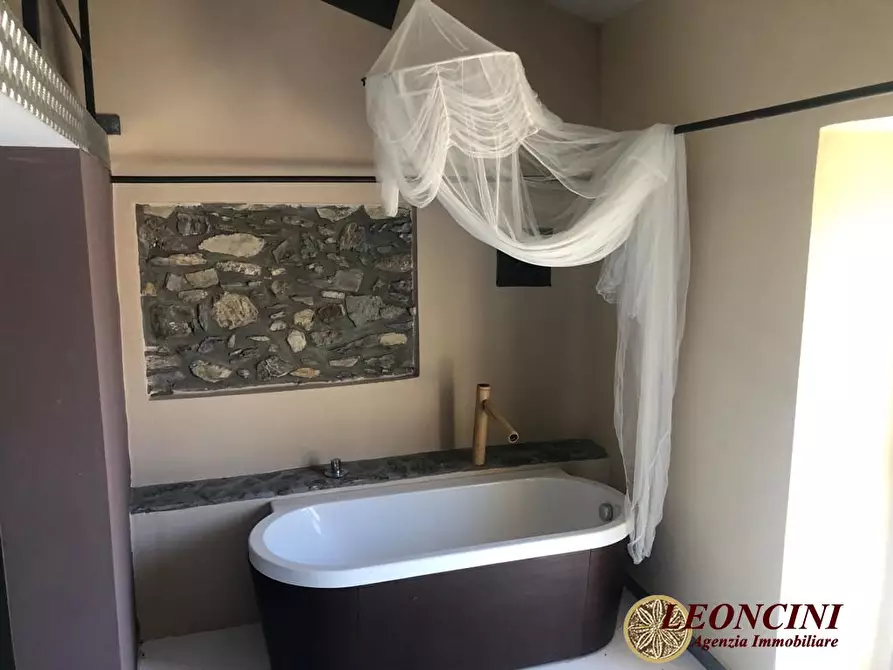 Immagine 8 di Rustico / casale in vendita  33 a Aulla