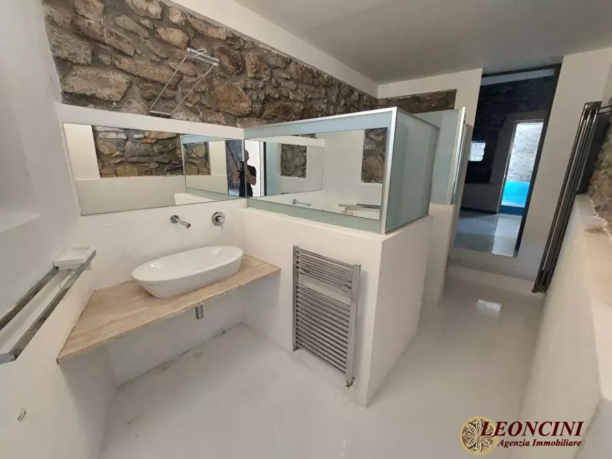 Immagine 10 di Rustico / casale in vendita  33 a Aulla