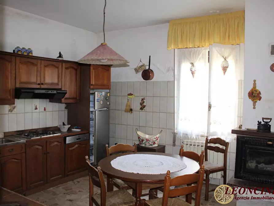 Immagine 1 di Villa in vendita  33 a Villafranca In Lunigiana