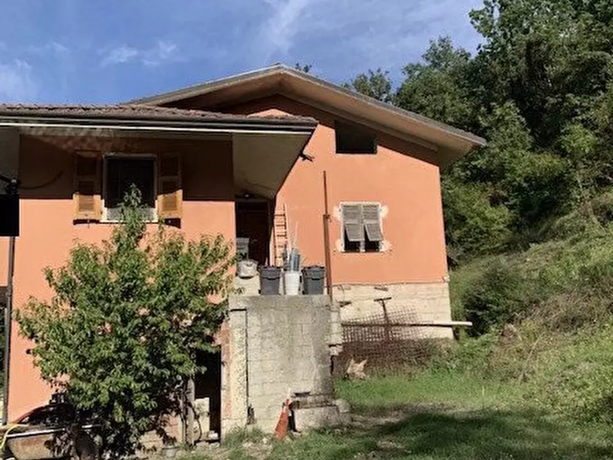 Immagine 1 di Villa in vendita  7 a Aulla
