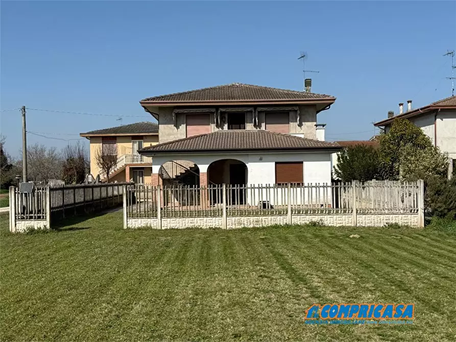Immagine 2 di Villa in vendita  a Borgo Veneto