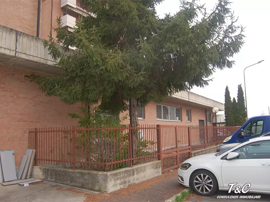 Immagine 2 di Negozio in vendita  5 a Orbassano