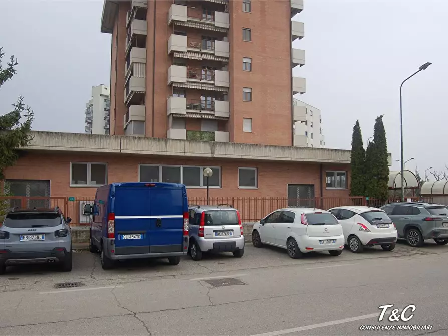 Immagine 1 di Negozio in vendita  5 a Orbassano