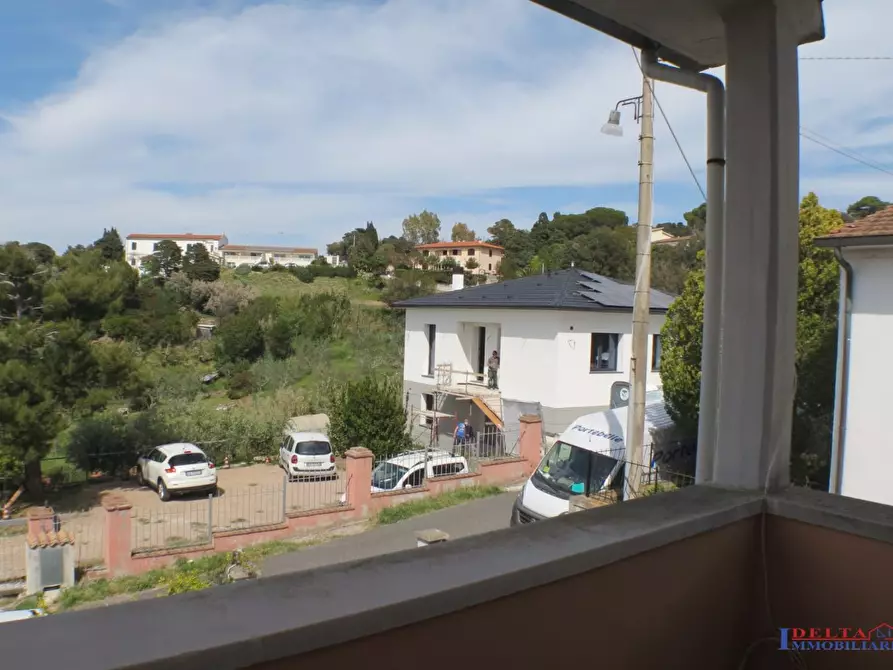 Immagine 2 di Villa in vendita  a Livorno