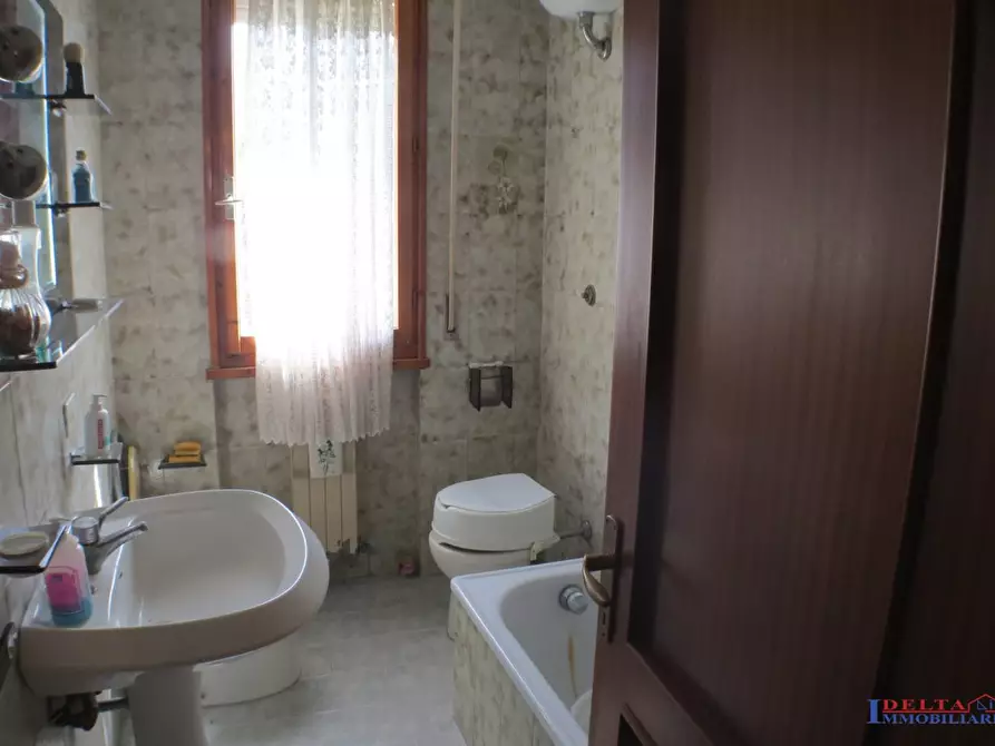 Immagine 10 di Villa in vendita  a Livorno
