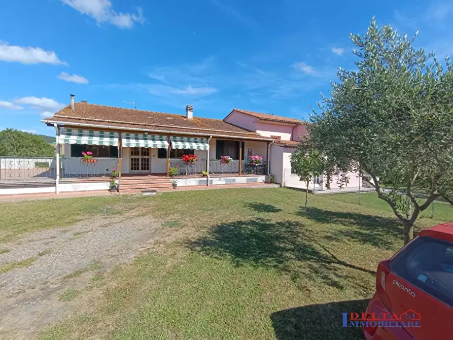 Immagine 1 di Villa in vendita  a Rosignano Marittimo