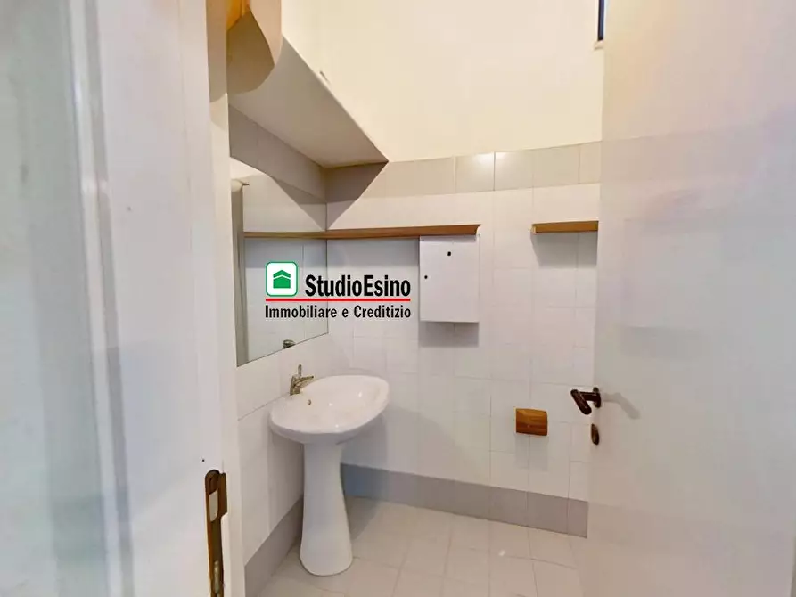 Immagine 10 di Attività artigianale in vendita  a Monsampolo Del Tronto