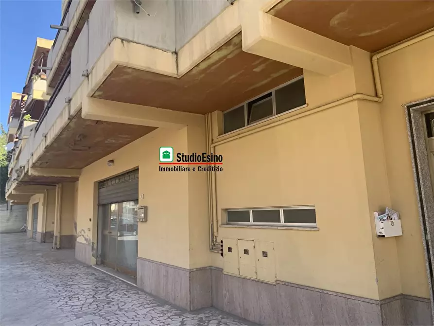 Immagine 8 di Negozio in vendita  20 a Monsampolo Del Tronto