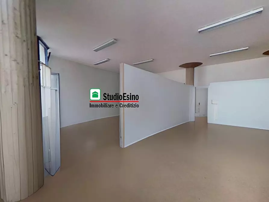 Immagine 6 di Negozio in vendita  a Monsampolo Del Tronto