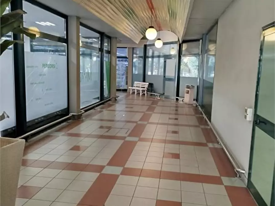 Immagine 9 di Negozio in affitto  a Carpi