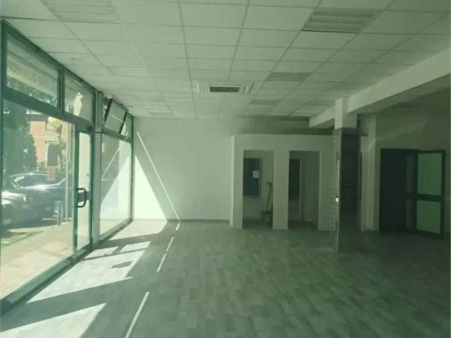 Immagine 3 di Negozio in affitto  a Carpi