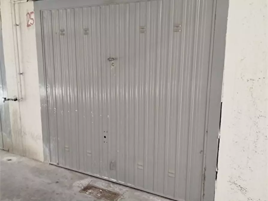 Immagine 4 di Garage in vendita  a Carpi