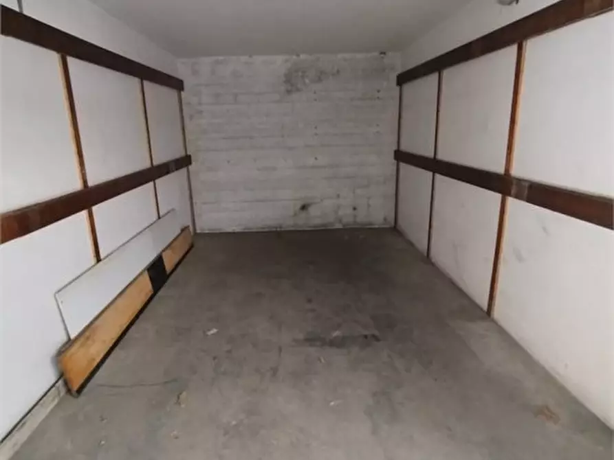 Immagine 5 di Garage in vendita  a Carpi