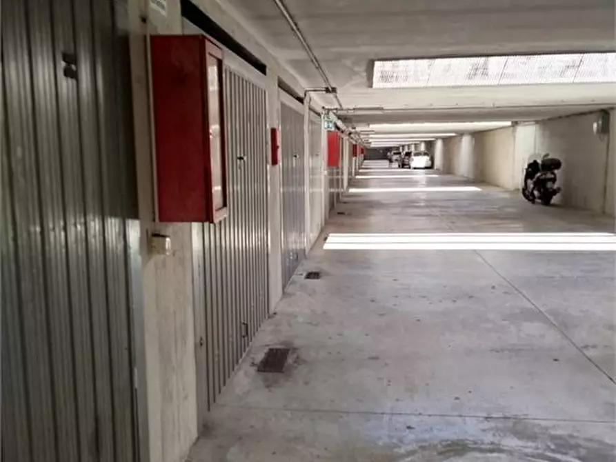 Immagine 6 di Garage in vendita  a Carpi