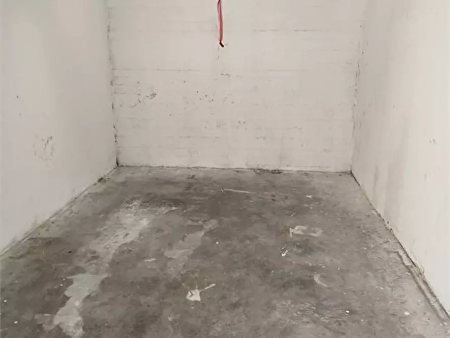 Immagine 1 di Garage in vendita  a Carpi