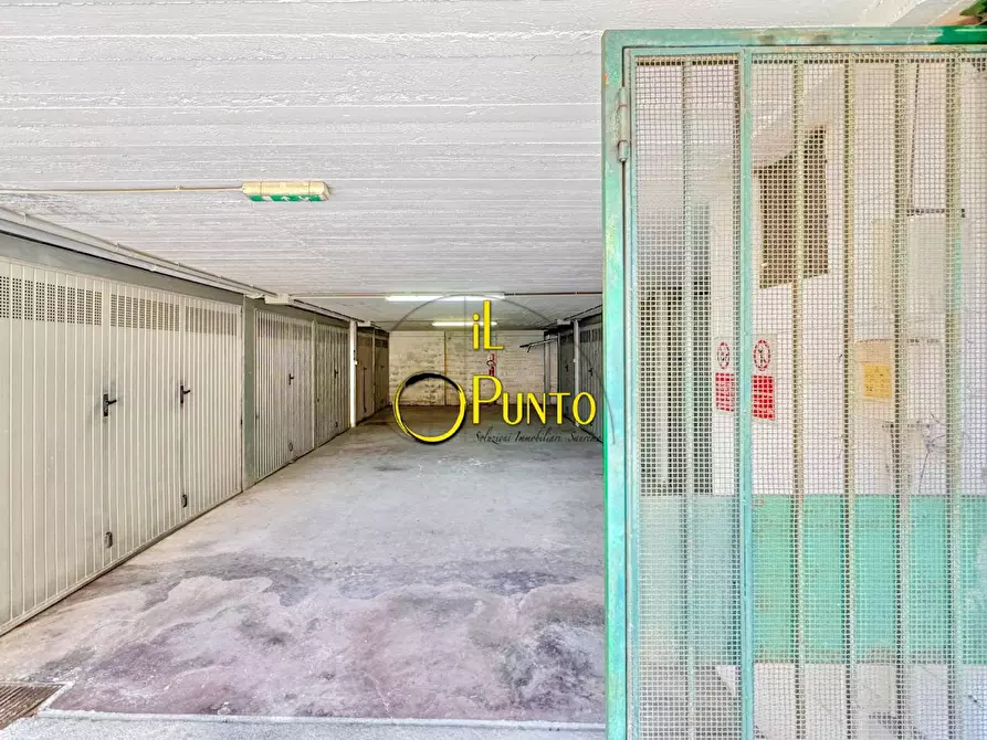 Immagine 10 di Garage in vendita  149 a San Remo