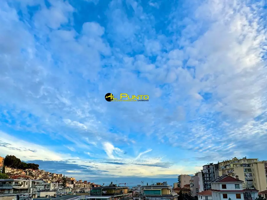 Immagine 1 di Attico in vendita  111 a San Remo