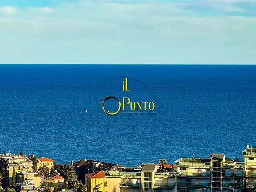 Immagine 1 di Attico in vendita  33 a San Remo