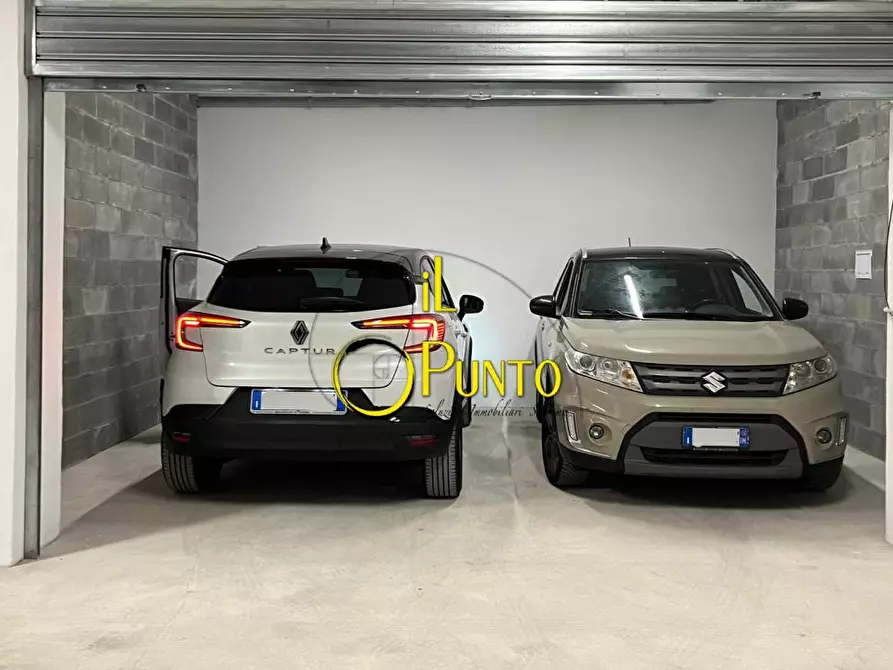 Immagine 1 di Garage in vendita  141 a San Remo